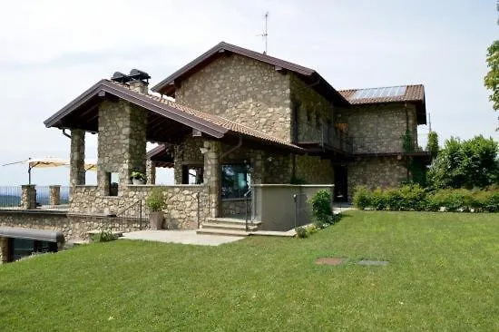 Vakantieboerderij Agriturismo San Genesio Rovagnate Italië